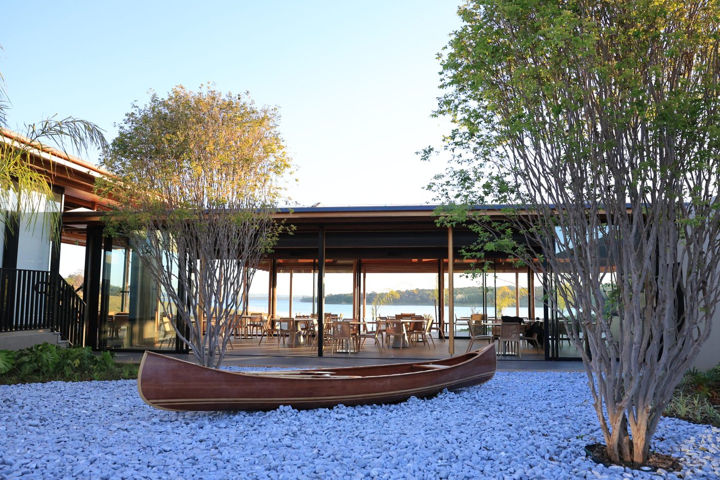 Restaurante com vista para a represa